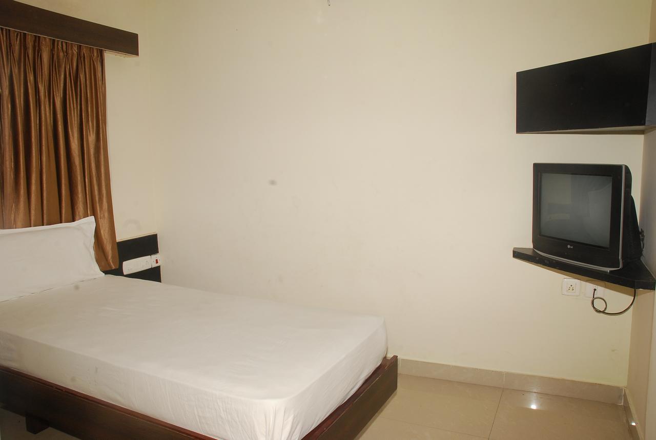 Hotel Namaskar กุมพาโกนัม ภายนอก รูปภาพ